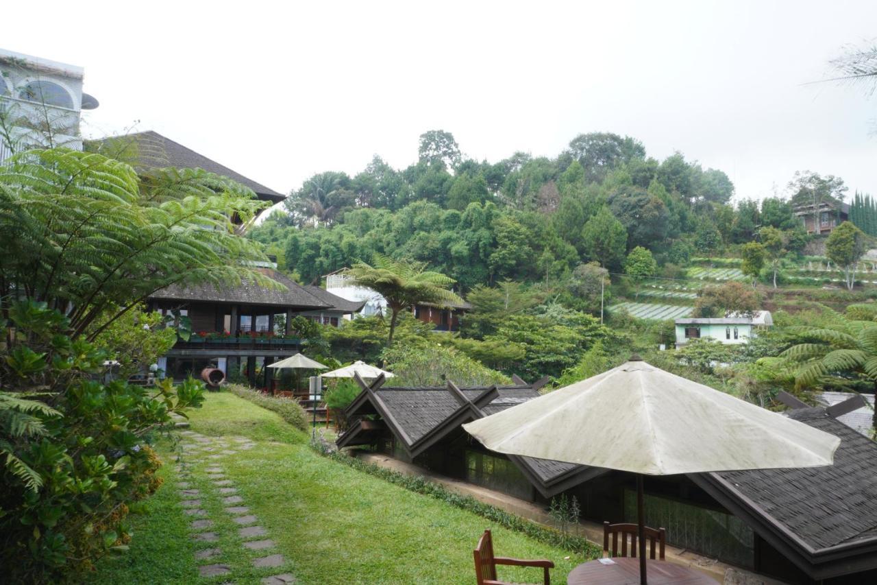 Rumah Stroberi Organic Farm & Family Lodge Lembang Exterior foto