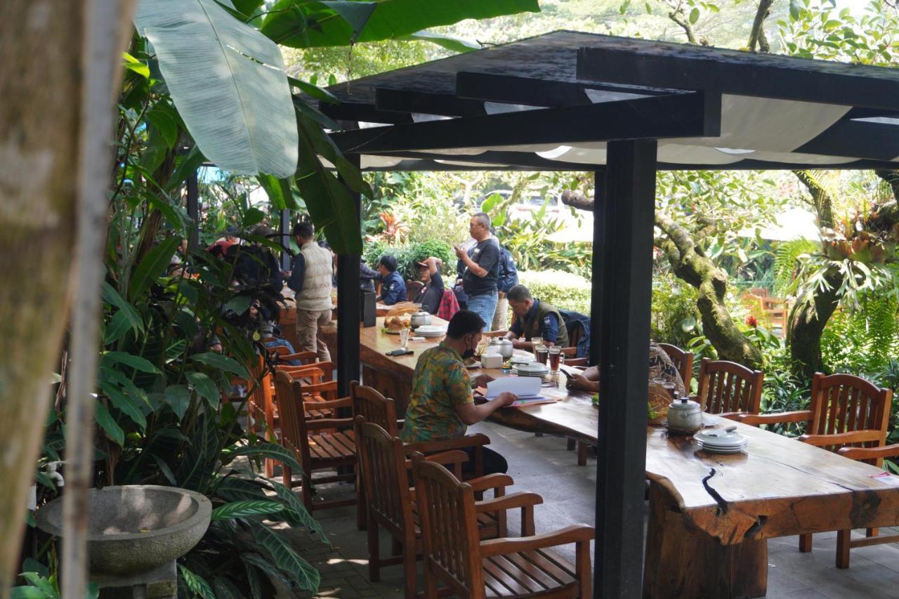 Rumah Stroberi Organic Farm & Family Lodge Lembang Exterior foto